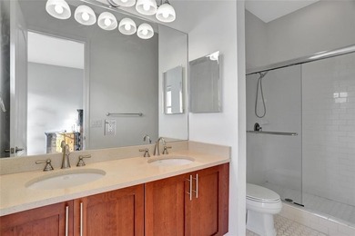 Bright and spacious 2BD + den, 2.5BA townhome in Fort - photo 3