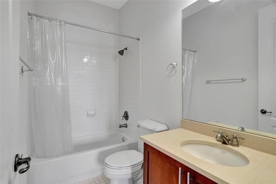 Bright and spacious 2BD + den, 2.5BA townhome in Fort - photo 4