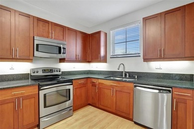 Bright and spacious 2BD + den, 2.5BA townhome in Fort - photo 8