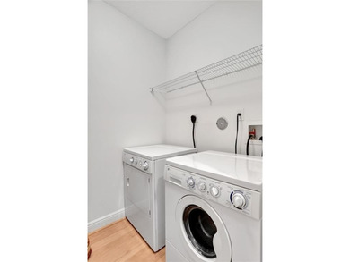 Bright and spacious 2BD + den, 2.5BA townhome in Fort - photo 9