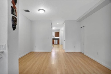 Bright and spacious 2BD + den, 2.5BA townhome in Fort - photo 10