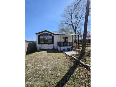 Lake Taneycomo Home For Sale in Branson Missouri