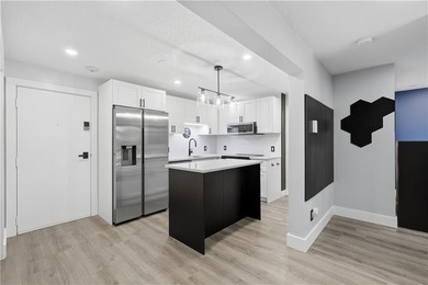 Beautifully renovated second-floor condo in the desirable - photo 11