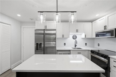 Beautifully renovated second-floor condo in the desirable - photo 12