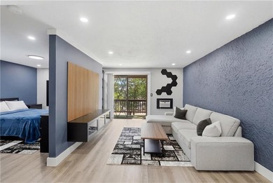 Beautifully renovated second-floor condo in the desirable - photo 15