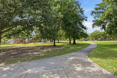 Situated directly on lively Hull Park in the heart of Ardsley - photo 16