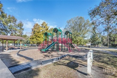 Situated directly on lively Hull Park in the heart of Ardsley - photo 19