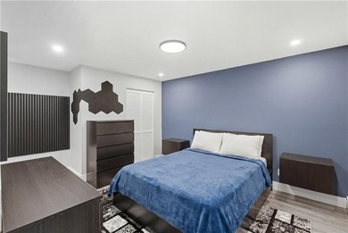 Beautifully renovated second-floor condo in the desirable - photo 20