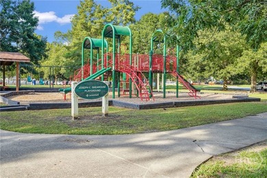 Situated directly on lively Hull Park in the heart of Ardsley - photo 21