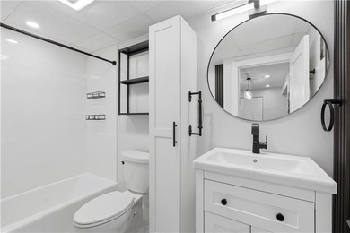 Beautifully renovated second-floor condo in the desirable - photo 25
