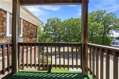 Beautifully renovated second-floor condo in the desirable - photo 29
