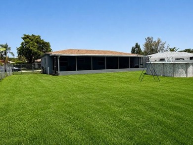 Welcome to this 4 bedroom 2 bath home offering the perfect blend - photo 4