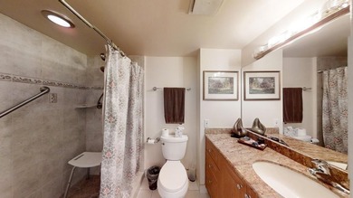 Beautiful Lake views. Nicely appointed rare 3 full Bathrooms, 2 - photo 20