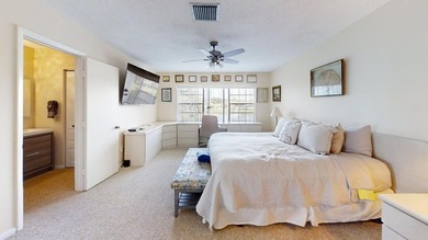 Beautiful Lake views. Nicely appointed rare 3 full Bathrooms, 2 - photo 21