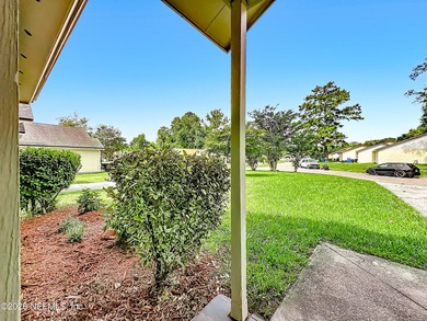 SUPER Adorable Single Family stand alone home in a super - photo 3