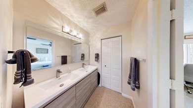 Beautiful Lake views. Nicely appointed rare 3 full Bathrooms, 2 - photo 24