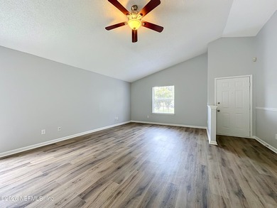 SUPER Adorable Single Family stand alone home in a super - photo 5