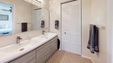 Beautiful Lake views. Nicely appointed rare 3 full Bathrooms, 2 - photo 26