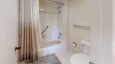 Beautiful Lake views. Nicely appointed rare 3 full Bathrooms, 2 - photo 27