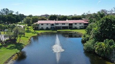 Beautiful Lake views. Nicely appointed rare 3 full Bathrooms, 2 - photo 29