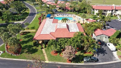 Beautiful Lake views. Nicely appointed rare 3 full Bathrooms, 2 - photo 36