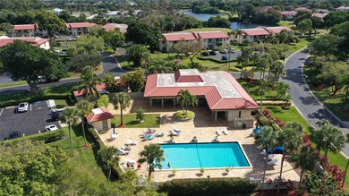 Beautiful Lake views. Nicely appointed rare 3 full Bathrooms, 2 - photo 37