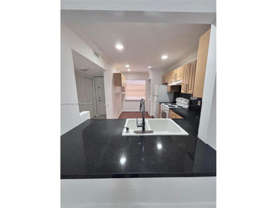 (private lake, pond, coastal) Condo For Sale in Plantation Florida