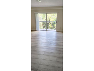 Step into this beautifully renovated 2-bedroom,2-master suite - photo 2