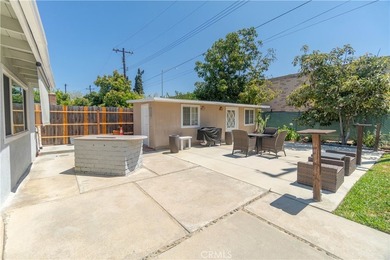 MUST SEE! SINGLE-STORY TURNKEY SANTA ANA HOME! POSSIBLE ADU - photo 2