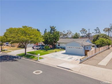 MUST SEE! SINGLE-STORY TURNKEY SANTA ANA HOME! POSSIBLE ADU - photo 3
