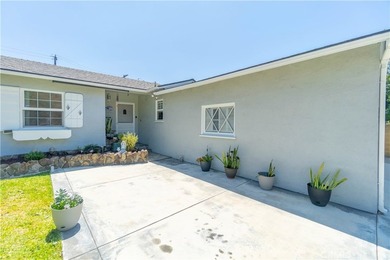 MUST SEE! SINGLE-STORY TURNKEY SANTA ANA HOME! POSSIBLE ADU - photo 6