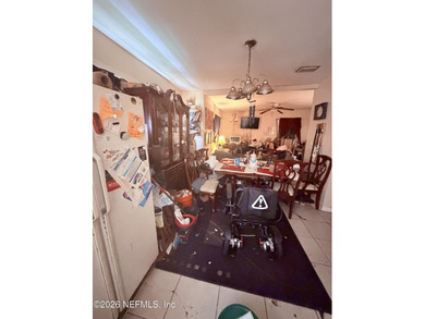 Turn-key investment opportunity in a high-demand rental pocket - photo 3