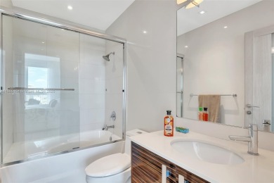 SPECTACULAR UNIT WITH DIRECT BAY VIEWS OF BISCAYNE BAY. 2 BED, 2