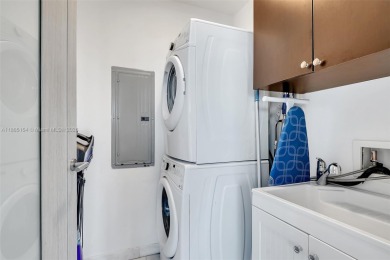 SPECTACULAR UNIT WITH DIRECT BAY VIEWS OF BISCAYNE BAY. 2 BED, 2