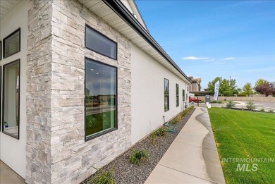 Luxury, location and privacy! Located in Twin Falls newest - photo 42