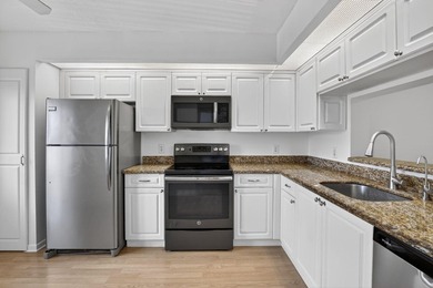 Beautiful and renovated 2 bed/2 bath in this 55+ active senior - photo 11