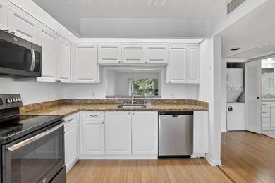 Beautiful and renovated 2 bed/2 bath in this 55+ active senior - photo 13
