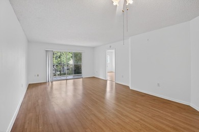 Beautiful and renovated 2 bed/2 bath in this 55+ active senior - photo 17