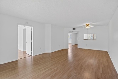 Beautiful and renovated 2 bed/2 bath in this 55+ active senior - photo 19