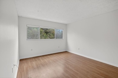 Beautiful and renovated 2 bed/2 bath in this 55+ active senior - photo 21