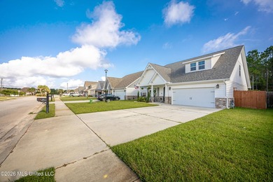 A gorgeous, well-maintained 3 bedroom, 2 1/2 bath home, plus a - photo 2