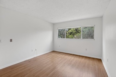 Beautiful and renovated 2 bed/2 bath in this 55+ active senior - photo 22