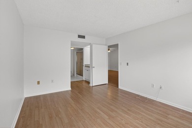 Beautiful and renovated 2 bed/2 bath in this 55+ active senior - photo 23