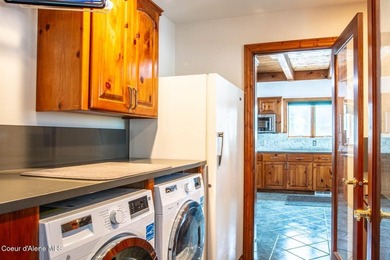 Timeless waterfront retreat with soaring cathedral ceilings, an - photo 25