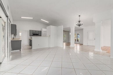 BRAND NEW METAL ROOF 2022! Spacious, well-maintained 3-bedroom - photo 5