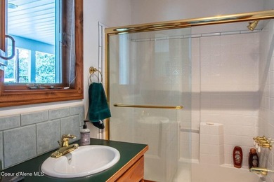 Timeless waterfront retreat with soaring cathedral ceilings, an - photo 28