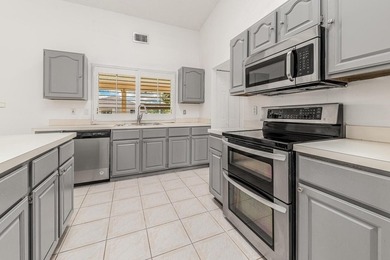 BRAND NEW METAL ROOF 2022! Spacious, well-maintained 3-bedroom - photo 8