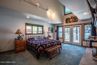 Timeless waterfront retreat with soaring cathedral ceilings, an - photo 29