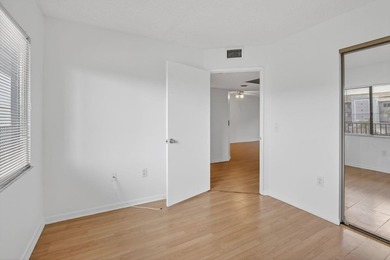 Beautiful and renovated 2 bed/2 bath in this 55+ active senior - photo 29