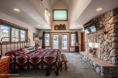 Timeless waterfront retreat with soaring cathedral ceilings, an - photo 30